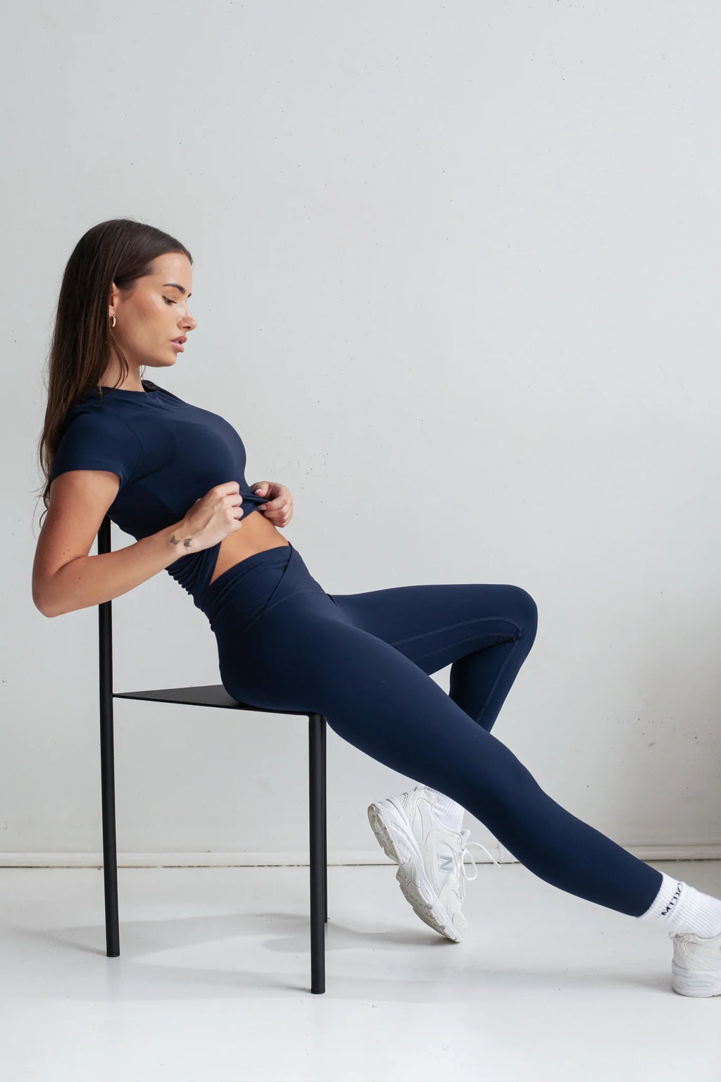 Sculpt Crossover Legging in Navy Blue — image 6